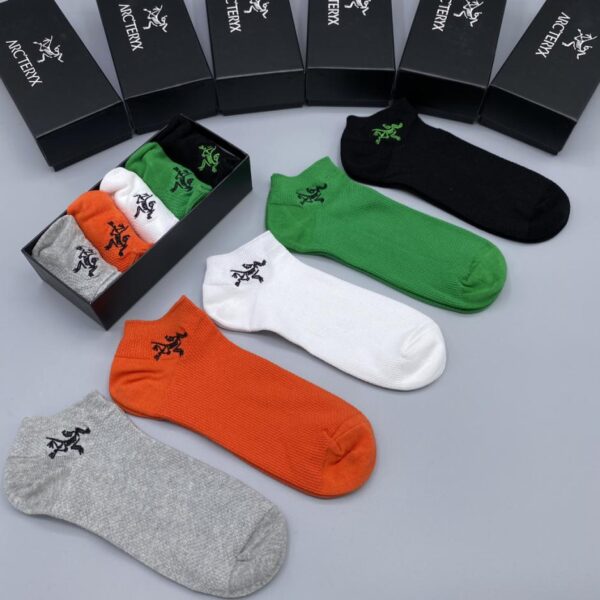 designer,replica,clothing,fake,1:1,lv,luxury,high quality Arc’teryx socks, versatile, antibacterial, sweat-absorbent and deodorant, five pairs in a box (7D48)