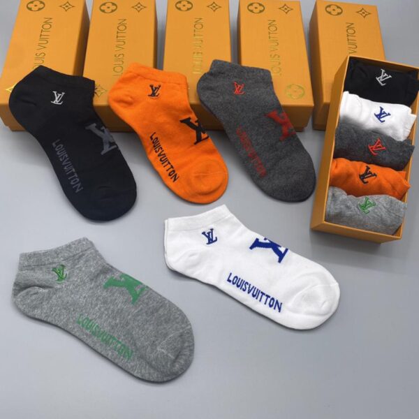 designer,replica,clothing,fake,1:1,lv,luxury,high quality New LV socks, high quality, very comfortable, sweat-absorbent, breathable and non-slip, same style for men and women, five pairs in a box (0655)