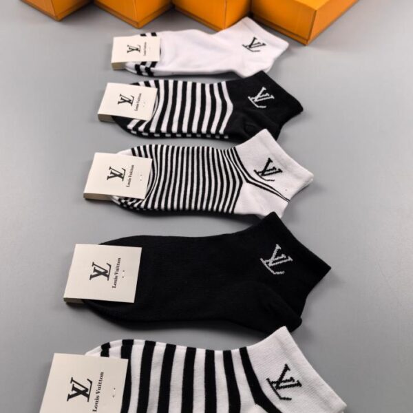 designer,replica,clothing,fake,1:1,lv,luxury,high quality New LV socks, high quality, very comfortable, sweat-absorbent, breathable and non-slip, same style for men and women, five pairs in a box (6F9E)