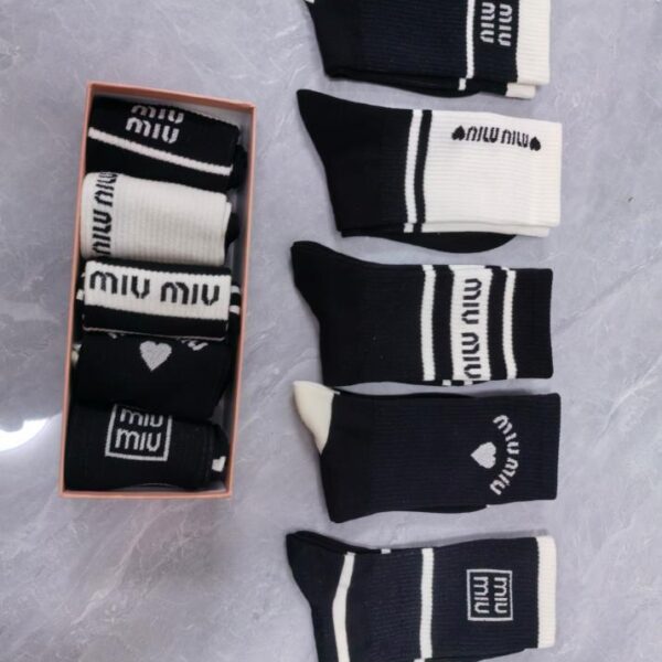 designer,replica,clothing,fake,1:1,lv,luxury,high quality Miu Miu high-top style, versatile, antibacterial, sweat-absorbent and deodorant, five pairs in a box (F33A)