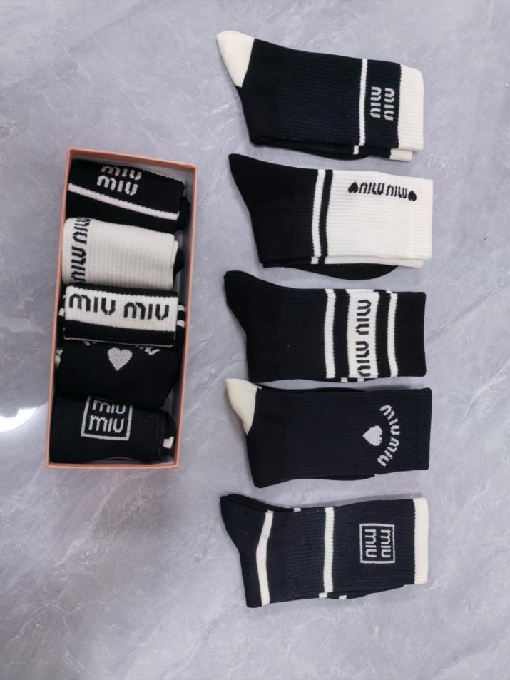 designer,replica,clothing,fake,1:1,lv,luxury,high quality Miu Miu high-top style, versatile, antibacterial, sweat-absorbent and deodorant, five pairs in a box (F33A)