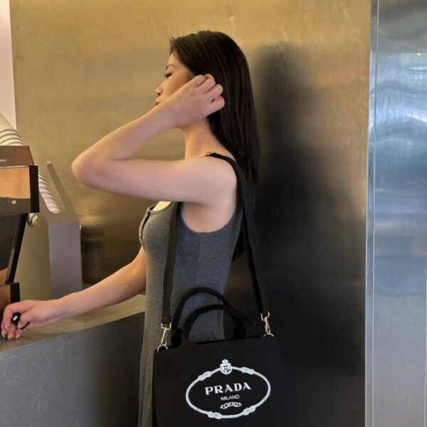 designer,replica,clothing,fake,1:1,lv,luxury,high quality Prada new canvas tote bag
