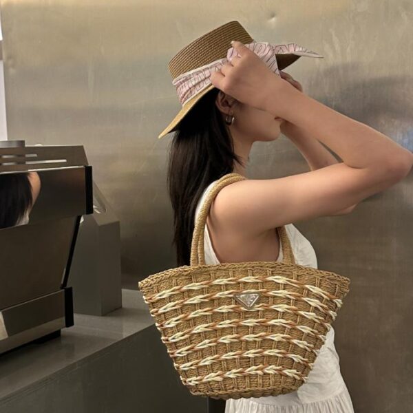 designer,replica,clothing,fake,1:1,lv,luxury,high quality Prada new vegetable basket straw bag