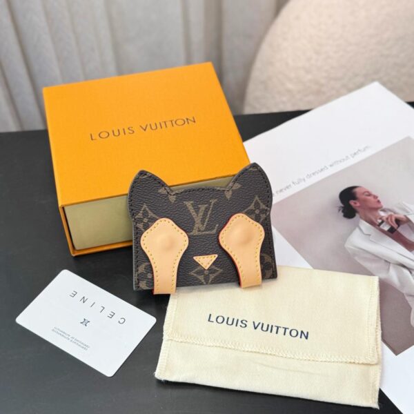 designer,replica,clothing,fake,1:1,lv,luxury,high quality Louis Vuitton cat paw card holder 2 colors