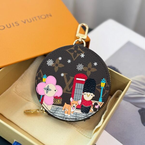 designer,replica,clothing,fake,1:1,lv,luxury,high quality Louis Vuitton round coin purse pendant 8 colors Vivienne vivi series coin purse
