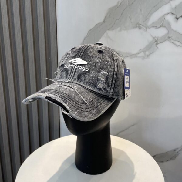 designer,replica,clothing,fake,1:1,lv,luxury,high quality BALENCIAGA new Korean style distressed hole washed duck cap baseball cap