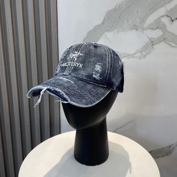 designer,replica,clothing,fake,1:1,lv,luxury,high quality Arc’teryx new distressed hole baseball cap