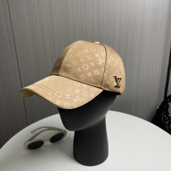 designer,replica,clothing,fake,1:1,lv,luxury,high quality Louis Vuitton baseball cap LouisVuitton new LV baseball cap is made with heavy industry, high-end and elegant, unisex