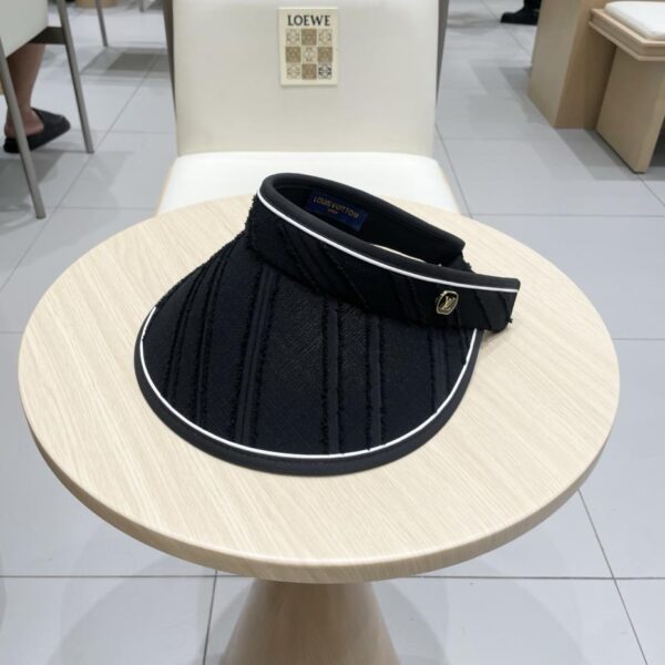 designer,replica,clothing,fake,1:1,lv,luxury,high quality Louis Vuitton summer new men’s and women’s visor empty top hat