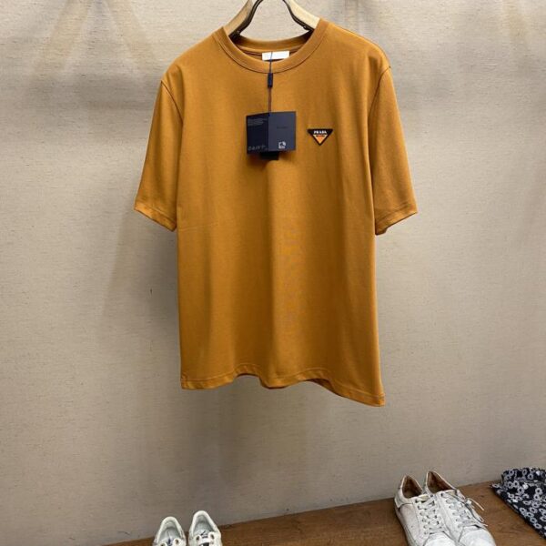 designer,replica,clothing,fake,1:1,lv,luxury,high quality Prada Early Fall New Four-color Triangular Silicone Badge Logo Short Sleeve T-shirt