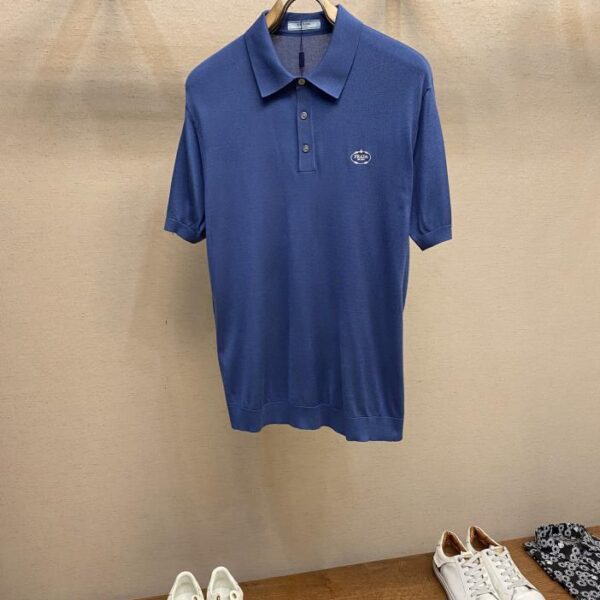 designer,replica,clothing,fake,1:1,lv,luxury,high quality Prada retro hat blue P house classic embroidery pattern short-sleeved T-shirt Polo shirt