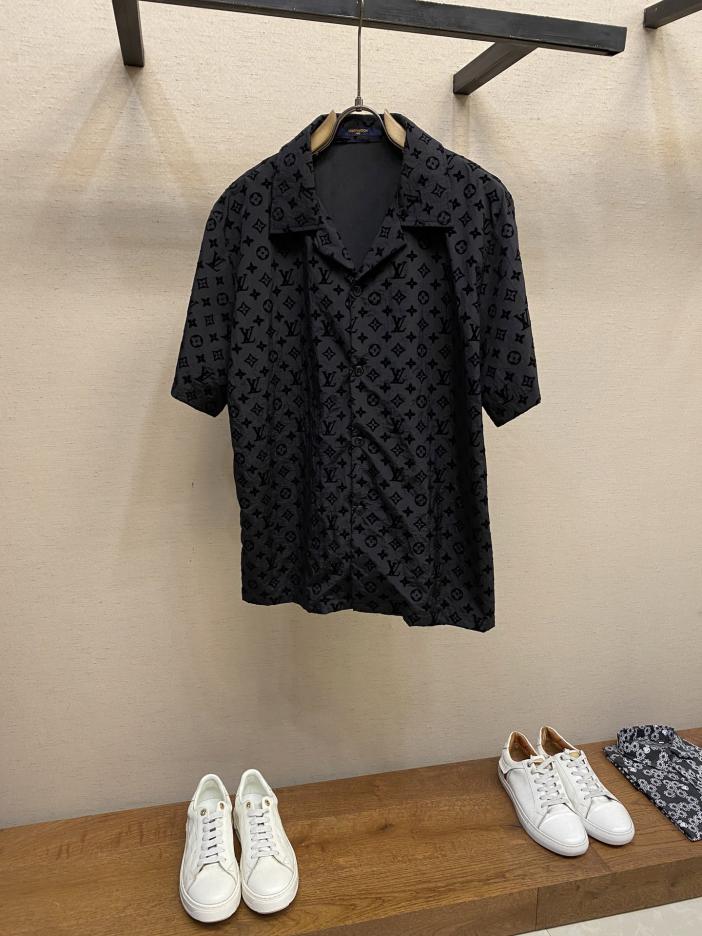 designer,replica,clothing,fake,1:1,lv,luxury,high quality Louis Vuitton Spring and Summer New Flocked Casual Shorts Set designer,replica,clothing,fake,1:1,lv,luxury,high quality Louis Vuitton Spring and Summer New Flocked Casual Shorts Set
