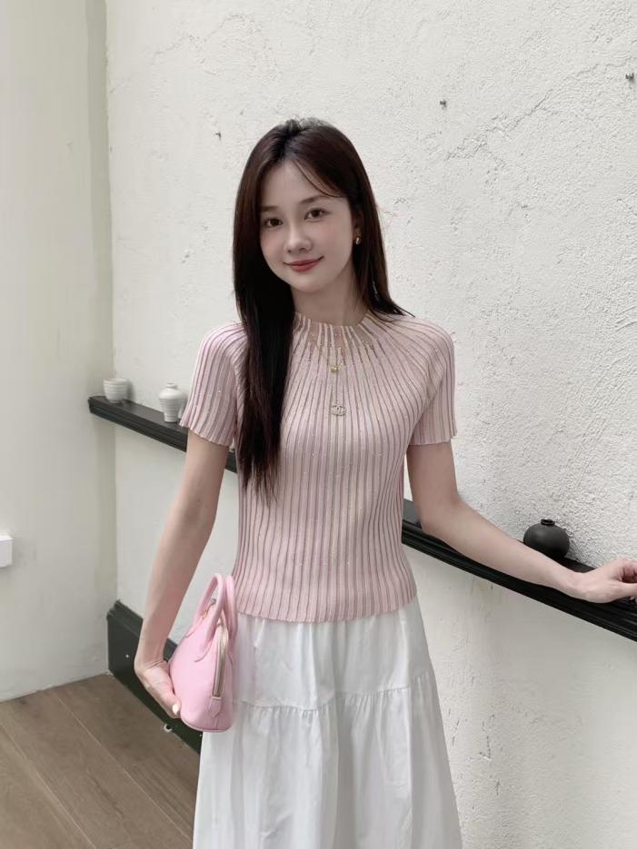 designer,replica,clothing,fake,1:1,lv,luxury,high quality Original high-end quality CHANEL round neck vertical striped knitted top designer,replica,clothing,fake,1:1,lv,luxury,high quality Original high-end quality CHANEL round neck vertical striped knitted top