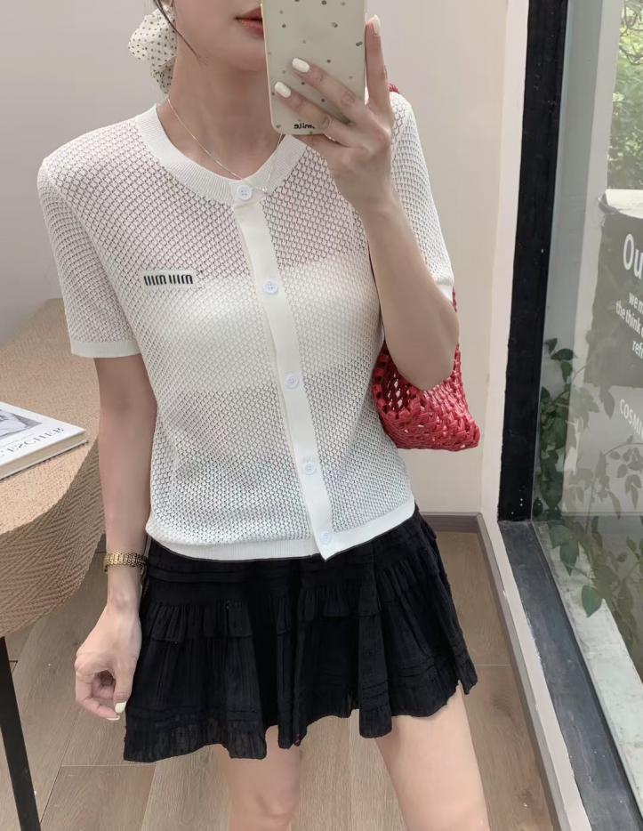 designer,replica,clothing,fake,1:1,lv,luxury,high quality Original high-end quality Miu Miu hollow round neck knitted short-sleeved cardigan designer,replica,clothing,fake,1:1,lv,luxury,high quality Original high-end quality Miu Miu hollow round neck knitted short-sleeved cardigan