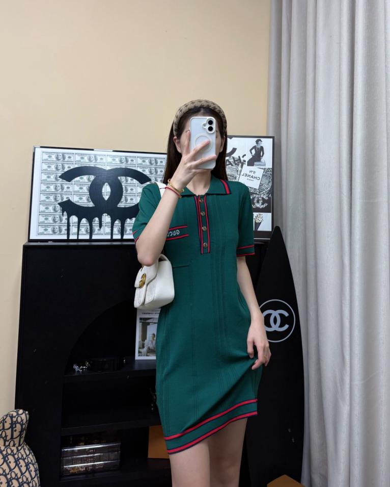 designer,replica,clothing,fake,1:1,lv,luxury,high quality Original high-end quality Gucci Spring and Summer new series Contrast color pleated lapel short-sleeved knitted dress designer,replica,clothing,fake,1:1,lv,luxury,high quality Original high-end quality Gucci Spring and Summer new series Contrast color pleated lapel short-sleeved knitted dress