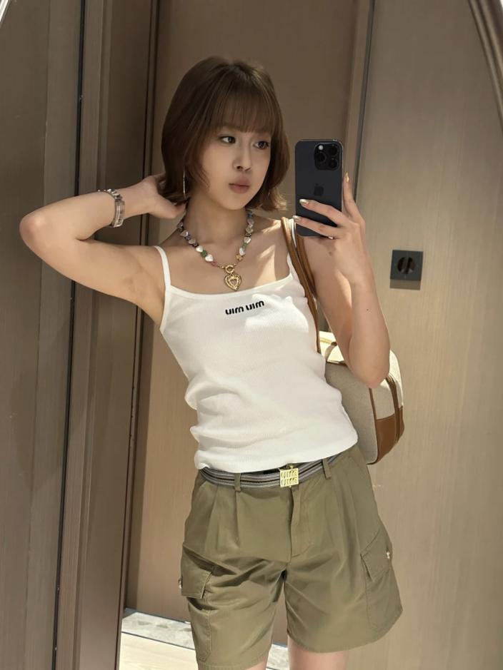designer,replica,clothing,fake,1:1,lv,luxury,high quality Miu Miu summer new embroidered letter suspenders with letter embroidered logo on the chest designer,replica,clothing,fake,1:1,lv,luxury,high quality Miu Miu summer new embroidered letter suspenders with letter embroidered logo on the chest