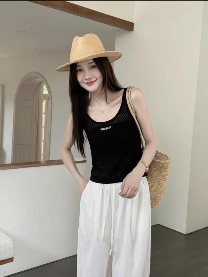designer,replica,clothing,fake,1:1,lv,luxury,high quality Miu Miu summer new diamond hollow vest designer,replica,clothing,fake,1:1,lv,luxury,high quality Miu Miu summer new diamond hollow vest