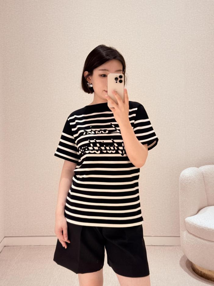 designer,replica,clothing,fake,1:1,lv,luxury,high quality Louis Vuitton Spring/Summer New Contrast Striped Letter Jacquard Knit Short Sleeve Top designer,replica,clothing,fake,1:1,lv,luxury,high quality Louis Vuitton Spring/Summer New Contrast Striped Letter Jacquard Knit Short Sleeve Top