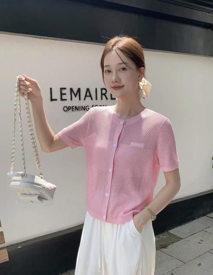 designer,replica,clothing,fake,1:1,lv,luxury,high quality Miu Miu summer new diamond hollow short-sleeved cardigan with classic logo on the chest designer,replica,clothing,fake,1:1,lv,luxury,high quality Miu Miu summer new diamond hollow short-sleeved cardigan with classic logo on the chest