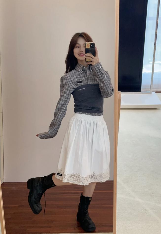 designer,replica,clothing,fake,1:1,lv,luxury,high quality Miu Miu summer new elastic waist skirt hem heavy lace stitching letter micro logo decoration designer,replica,clothing,fake,1:1,lv,luxury,high quality Miu Miu summer new elastic waist skirt hem heavy lace stitching letter micro logo decoration