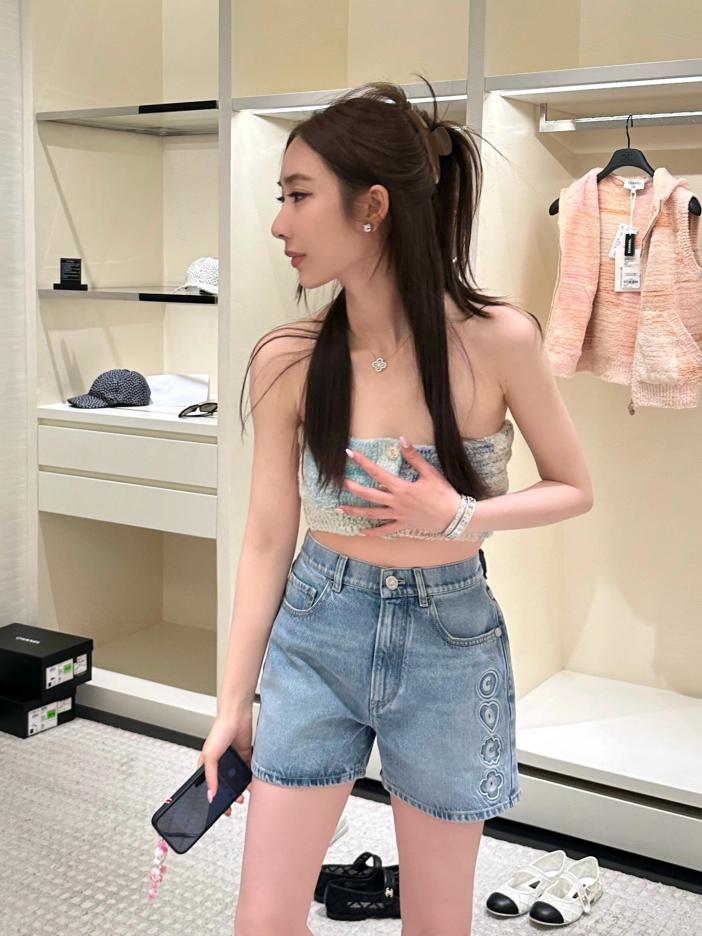 designer,replica,clothing,fake,1:1,lv,luxury,high quality Chane 25M Spring/Summer New Beach Series Letter Embroidered Denim Shorts designer,replica,clothing,fake,1:1,lv,luxury,high quality Chane 25M Spring/Summer New Beach Series Letter Embroidered Denim Shorts