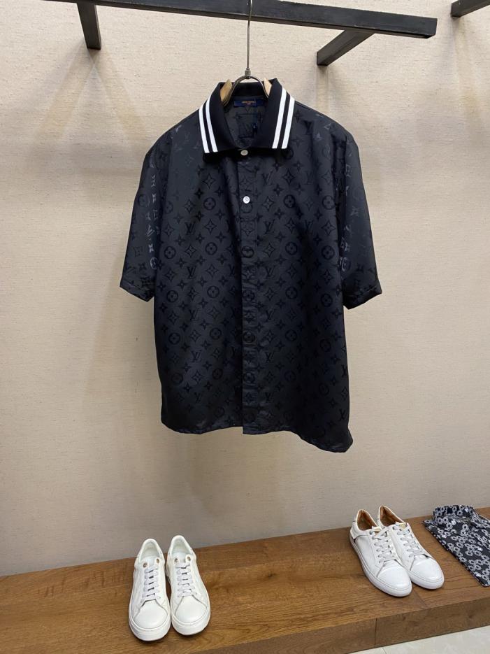 designer,replica,clothing,fake,1:1,lv,luxury,high quality LV short-sleeved shirt made of fine mulberry silk (4NOAY) designer,replica,clothing,fake,1:1,lv,luxury,high quality LV short-sleeved shirt made of fine mulberry silk (4NOAY)