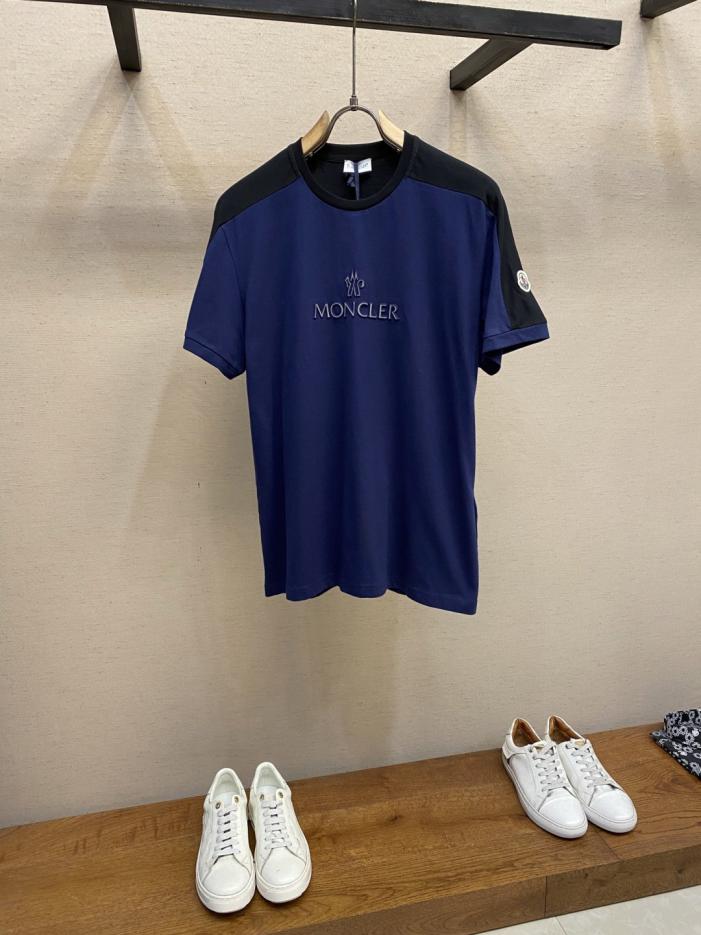 designer,replica,clothing,fake,1:1,lv,luxury,high quality Moncler round neck short-sleeved T-shirt with three-dimensional embroidered logo on the front (V7NSV) designer,replica,clothing,fake,1:1,lv,luxury,high quality Moncler round neck short-sleeved T-shirt with three-dimensional embroidered logo on the front (V7NSV)