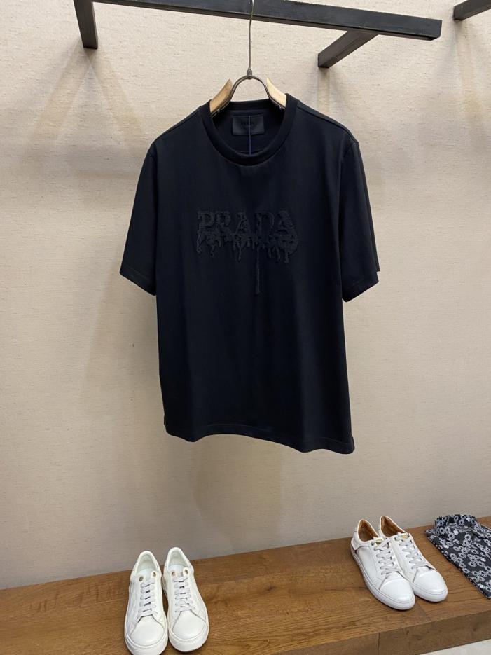 designer,replica,clothing,fake,1:1,lv,luxury,high quality Prada 3D Embossed Embroidered Cotton Short Sleeve T-Shirt Unisex (03FW6) designer,replica,clothing,fake,1:1,lv,luxury,high quality Prada 3D Embossed Embroidered Cotton Short Sleeve T-Shirt Unisex (03FW6)