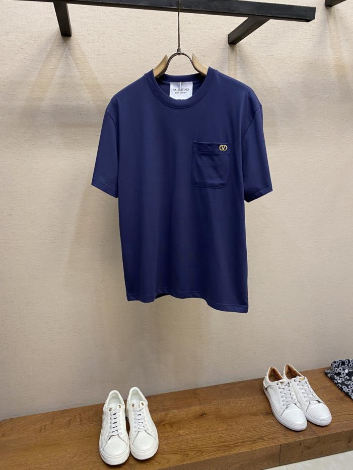 designer,replica,clothing,fake,1:1,lv,luxury,high quality VLT VT navy blue pocket gold embroidered logo short-sleeved T-shirt (ISUQY) designer,replica,clothing,fake,1:1,lv,luxury,high quality VLT VT navy blue pocket gold embroidered logo short-sleeved T-shirt (ISUQY)