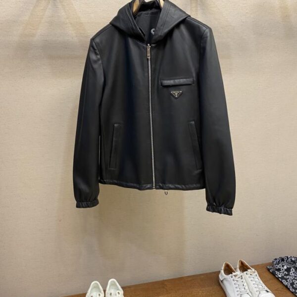designer,replica,clothing,fake,1:1,lv,luxury,high quality Prada’s new sheepskin jacket is a coat with waterproof fabric on one side and luxurious sheepskin on the other (O873V)