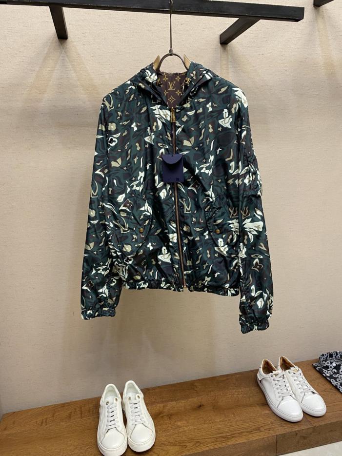 designer,replica,clothing,fake,1:1,lv,luxury,high quality LV new Nigo Pharrell co-branded military green double-sided jacket size S-XL (SI2G6) designer,replica,clothing,fake,1:1,lv,luxury,high quality LV new Nigo Pharrell co-branded military green double-sided jacket size S-XL (SI2G6)