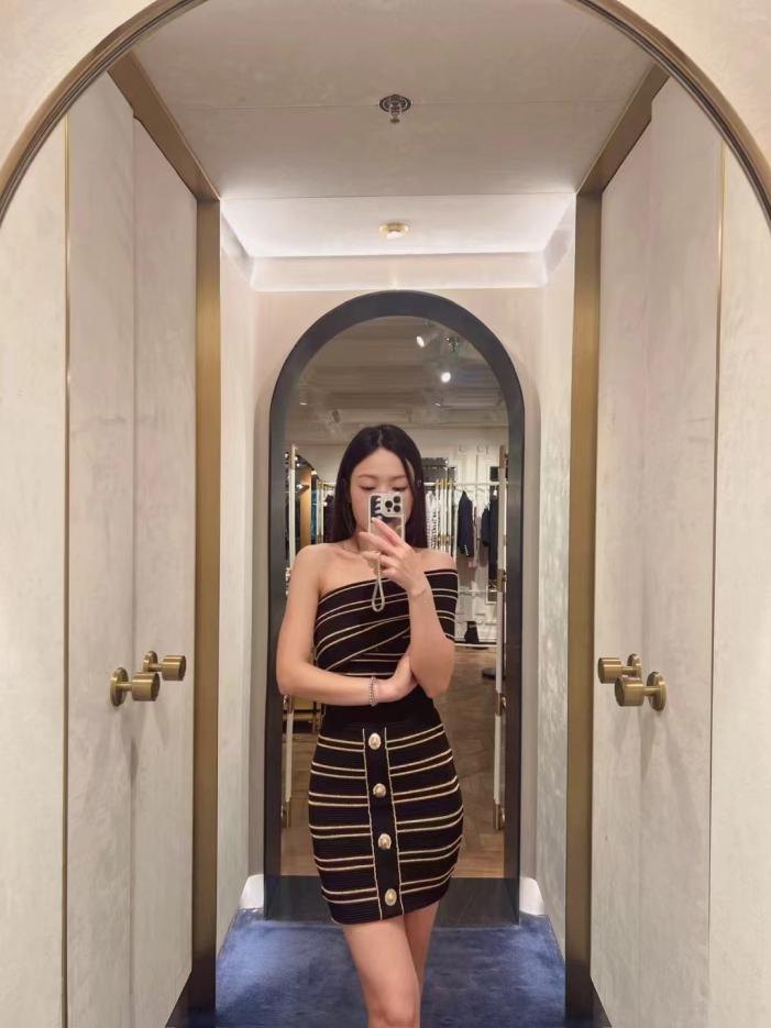 designer,replica,clothing,fake,1:1,lv,luxury,high quality Balmain’s new knitted off-shoulder skirt suit with newly designed buttons (PGSPG) designer,replica,clothing,fake,1:1,lv,luxury,high quality Balmain’s new knitted off-shoulder skirt suit with newly designed buttons (PGSPG)