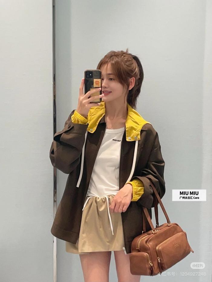 designer,replica,clothing,fake,1:1,lv,luxury,high quality MiuMiu Early Autumn latest sports style contrast color lined hooded jacket (SEU8M) designer,replica,clothing,fake,1:1,lv,luxury,high quality MiuMiu Early Autumn latest sports style contrast color lined hooded jacket (SEU8M)