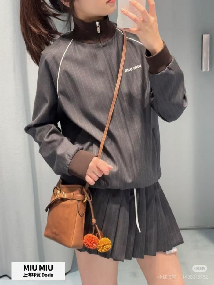 designer,replica,clothing,fake,1:1,lv,luxury,high quality Early Autumn Series MiuMiu New Splicing Ribbed Stand Collar Jacket (E9ZXZ) designer,replica,clothing,fake,1:1,lv,luxury,high quality Early Autumn Series MiuMiu New Splicing Ribbed Stand Collar Jacket (E9ZXZ)