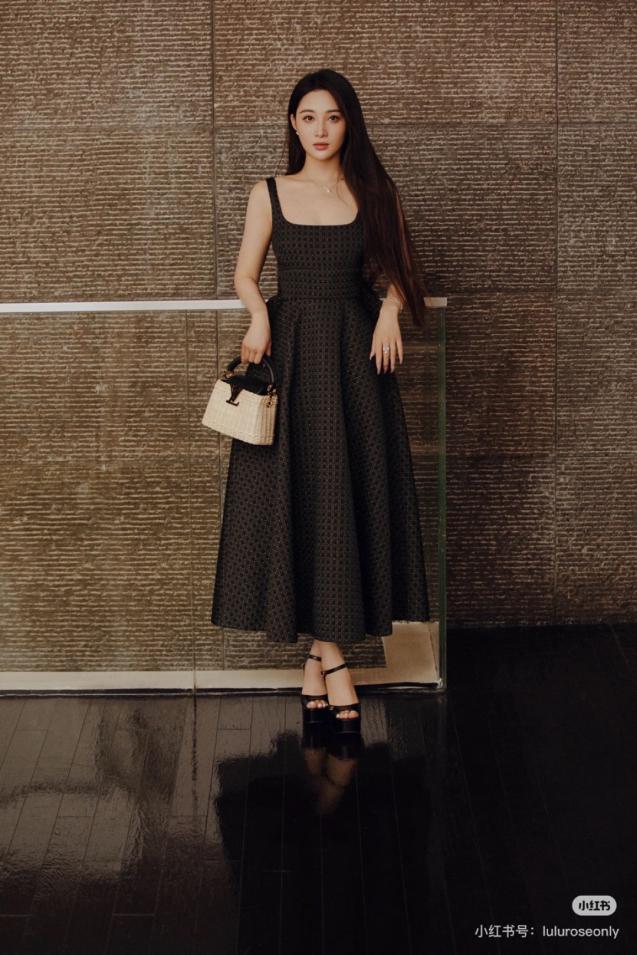 designer,replica,clothing,fake,1:1,lv,luxury,high quality CD Autumn and Winter Latest Black and Gold Bow Embellished Waist Slip Dress (UW95D) designer,replica,clothing,fake,1:1,lv,luxury,high quality CD Autumn and Winter Latest Black and Gold Bow Embellished Waist Slip Dress (UW95D)