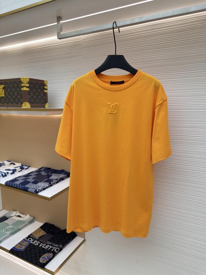 designer,replica,clothing,fake,1:1,lv,luxury,high quality LOUISVUITTON Embossed Small Logo T-shirt (Q1MME) designer,replica,clothing,fake,1:1,lv,luxury,high quality LOUISVUITTON Embossed Small Logo T-shirt (Q1MME)