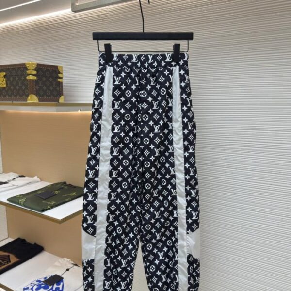 designer,replica,clothing,fake,1:1,lv,luxury,high quality LOUIS VUITTON All-over printed technology sports trousers (Q0SJA)