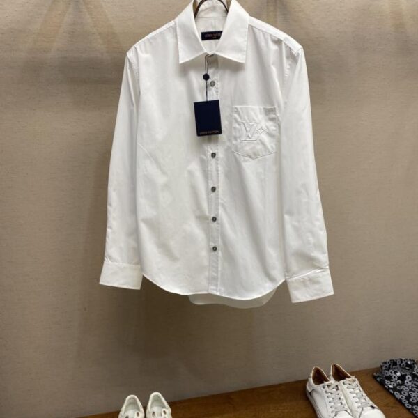 designer,replica,clothing,fake,1:1,lv,luxury,high quality LV shirts feature a silicone embossed LV Flower pattern on the chest pocket.