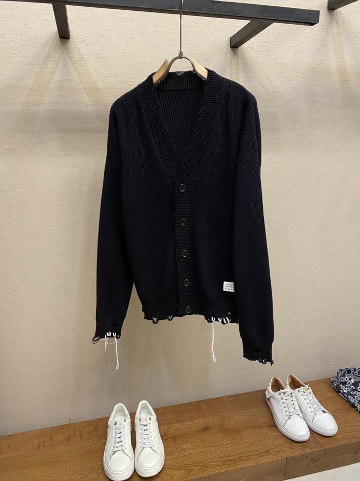 designer,replica,clothing,fake,1:1,lv,luxury,high quality Maison Margiela MM6 Autumn/Winter New Logo Raw Edge Cardigan Sweater designer,replica,clothing,fake,1:1,lv,luxury,high quality Maison Margiela MM6 Autumn/Winter New Logo Raw Edge Cardigan Sweater