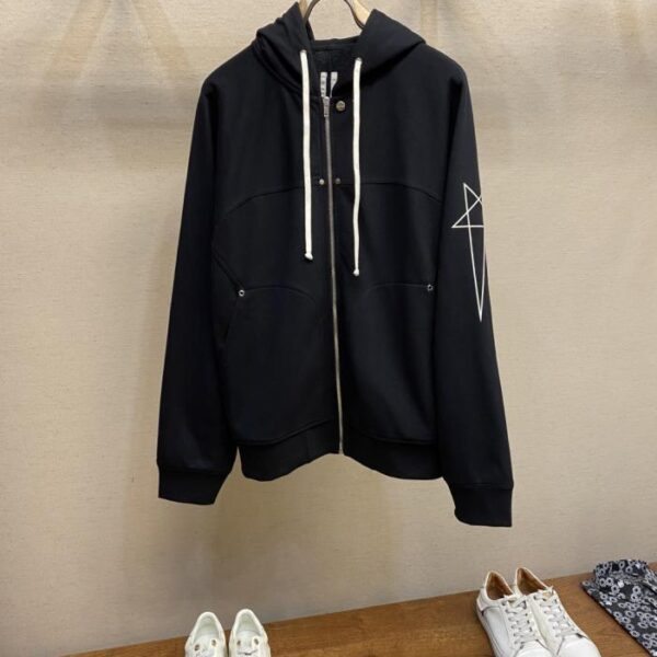 designer,replica,clothing,fake,1:1,lv,luxury,high quality RO Rick Owens’ new zip-up hooded cotton jacket features a unique cut and patchwork design, a five-pointed star print, custom hardware, and a loose fit. Available in unisex styles.