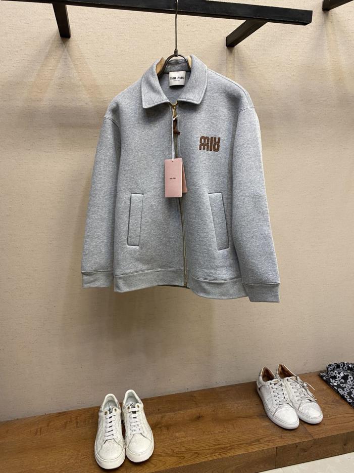 designer,replica,clothing,fake,1:1,lv,luxury,high quality MiuMiu high-tech fabric three-layer composite thickened loose version lapel jacket embroidered genuine leather logo letter zipper jacket designer,replica,clothing,fake,1:1,lv,luxury,high quality MiuMiu high-tech fabric three-layer composite thickened loose version lapel jacket embroidered genuine leather logo letter zipper jacket