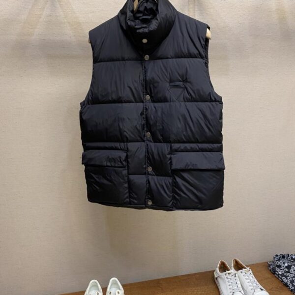 designer,replica,clothing,fake,1:1,lv,luxury,high quality Prada Prada autumn and winter new black label inverted triangle logo down vest vest