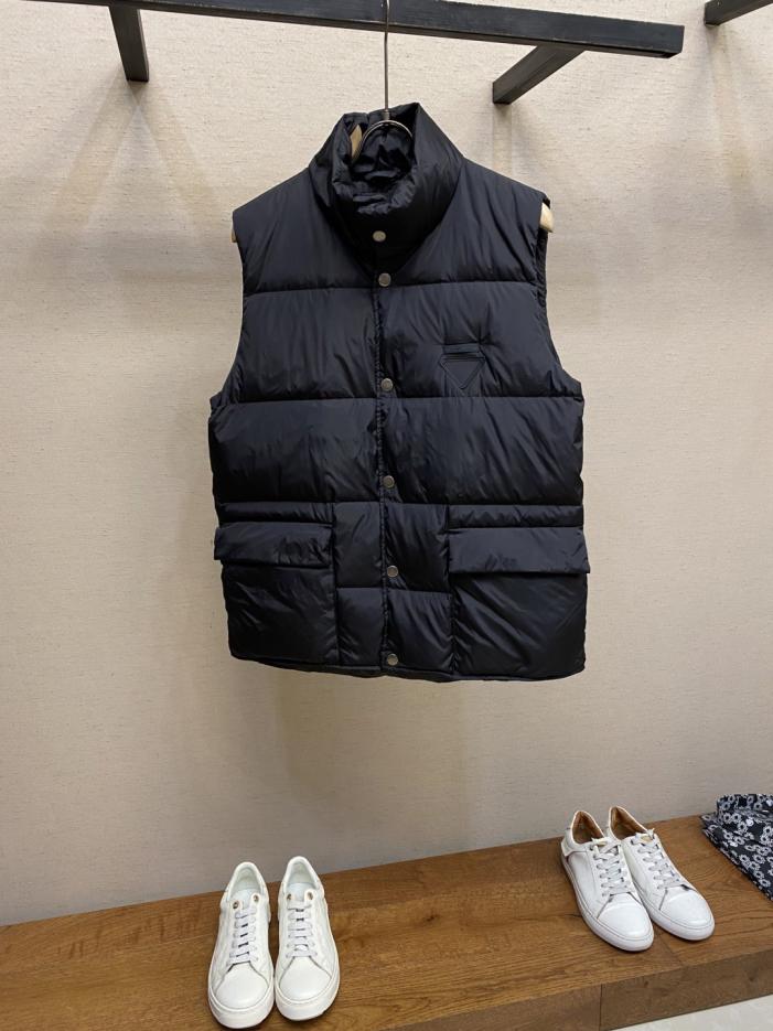 designer,replica,clothing,fake,1:1,lv,luxury,high quality Prada Prada autumn and winter new black label inverted triangle logo down vest vest designer,replica,clothing,fake,1:1,lv,luxury,high quality Prada Prada autumn and winter new black label inverted triangle logo down vest vest