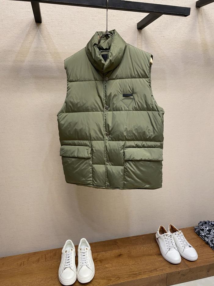 designer,replica,clothing,fake,1:1,lv,luxury,high quality Prada Prada autumn and winter new black label inverted triangle logo down vest vest designer,replica,clothing,fake,1:1,lv,luxury,high quality Prada Prada autumn and winter new black label inverted triangle logo down vest vest