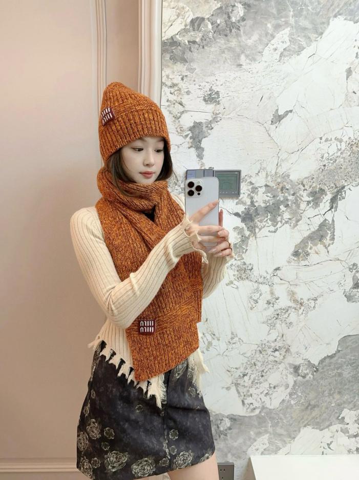 designer,replica,clothing,fake,1:1,lv,luxury,high quality MIUMIU official website new classic set hat + scarf (FJF61) designer,replica,clothing,fake,1:1,lv,luxury,high quality MIUMIU official website new classic set hat + scarf (FJF61)