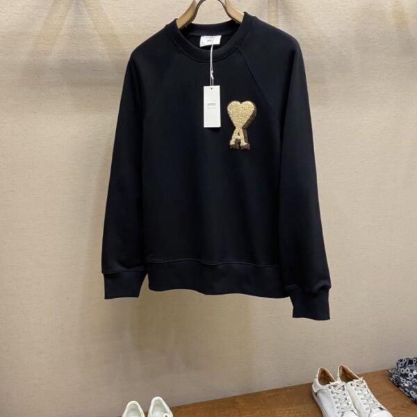 designer,replica,clothing,fake,1:1,lv,luxury,high quality AMI Amy’s early autumn new arrival, unisex black and gold series, three-dimensional towel embroidered heart plug-in round neck pullover sweatshirt (ZVOUD)