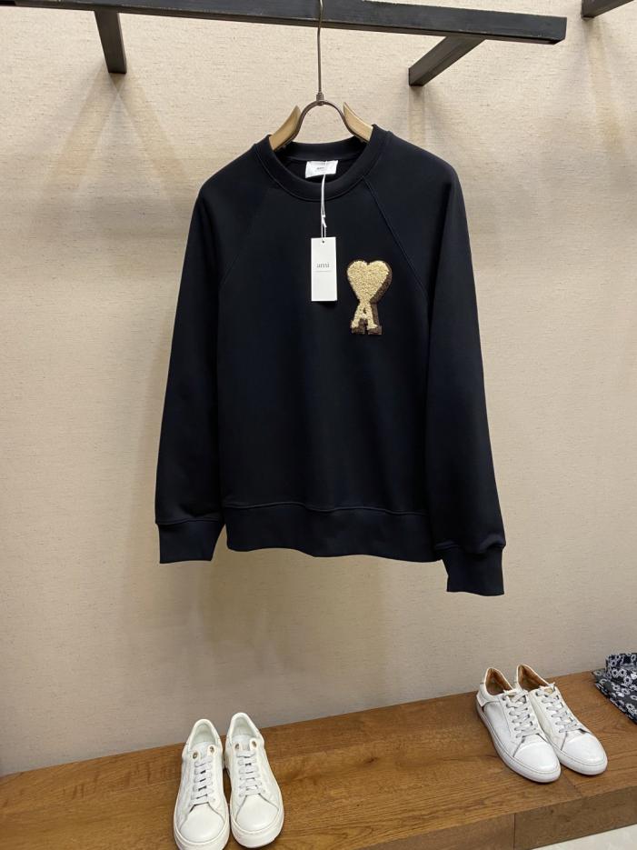designer,replica,clothing,fake,1:1,lv,luxury,high quality AMI Amy’s early autumn new arrival, unisex black and gold series, three-dimensional towel embroidered heart plug-in round neck pullover sweatshirt (ZVOUD) designer,replica,clothing,fake,1:1,lv,luxury,high quality AMI Amy’s early autumn new arrival, unisex black and gold series, three-dimensional towel embroidered heart plug-in round neck pullover sweatshirt (ZVOUD)
