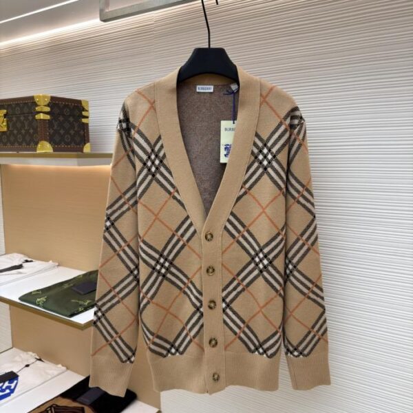 designer,replica,clothing,fake,1:1,lv,luxury,high quality Burberry V-neck wool knit cardigan (GYQSV)