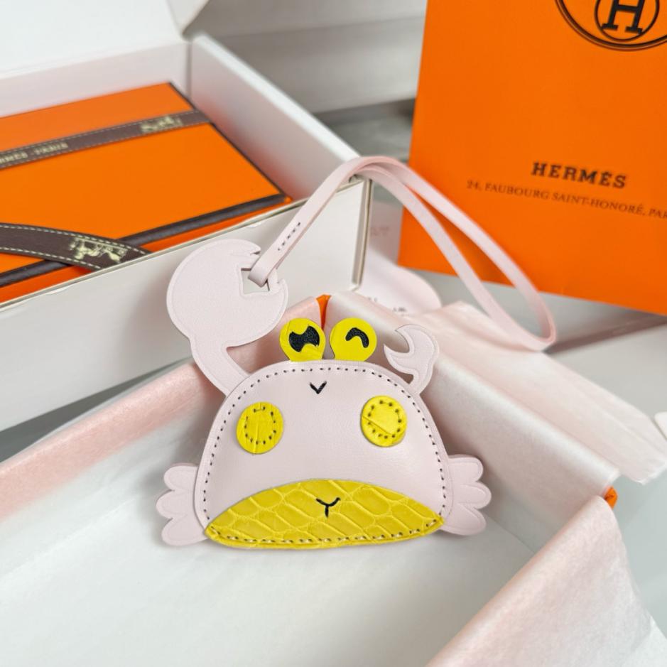 designer,replica,clothing,fake,1:1,lv,luxury,high quality Hermès Crab Pendant ️ Bag Pendant Keychain Purely Hand-stitched Lambskin + Crocodile Leather (JGJIZ) designer,replica,clothing,fake,1:1,lv,luxury,high quality Hermès Crab Pendant ️ Bag Pendant Keychain Purely Hand-stitched Lambskin + Crocodile Leather (JGJIZ)