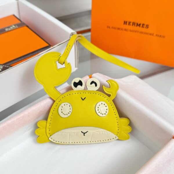 designer,replica,clothing,fake,1:1,lv,luxury,high quality Hermès crab pendant ️ bag pendant keychain pure hand-stitched lambskin + crocodile leather (KRXAA)
